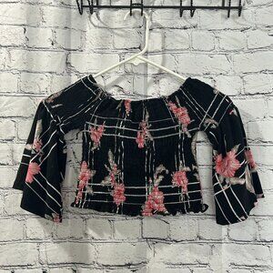 5 for $10 Girl's Hot Kiss crop top Size L